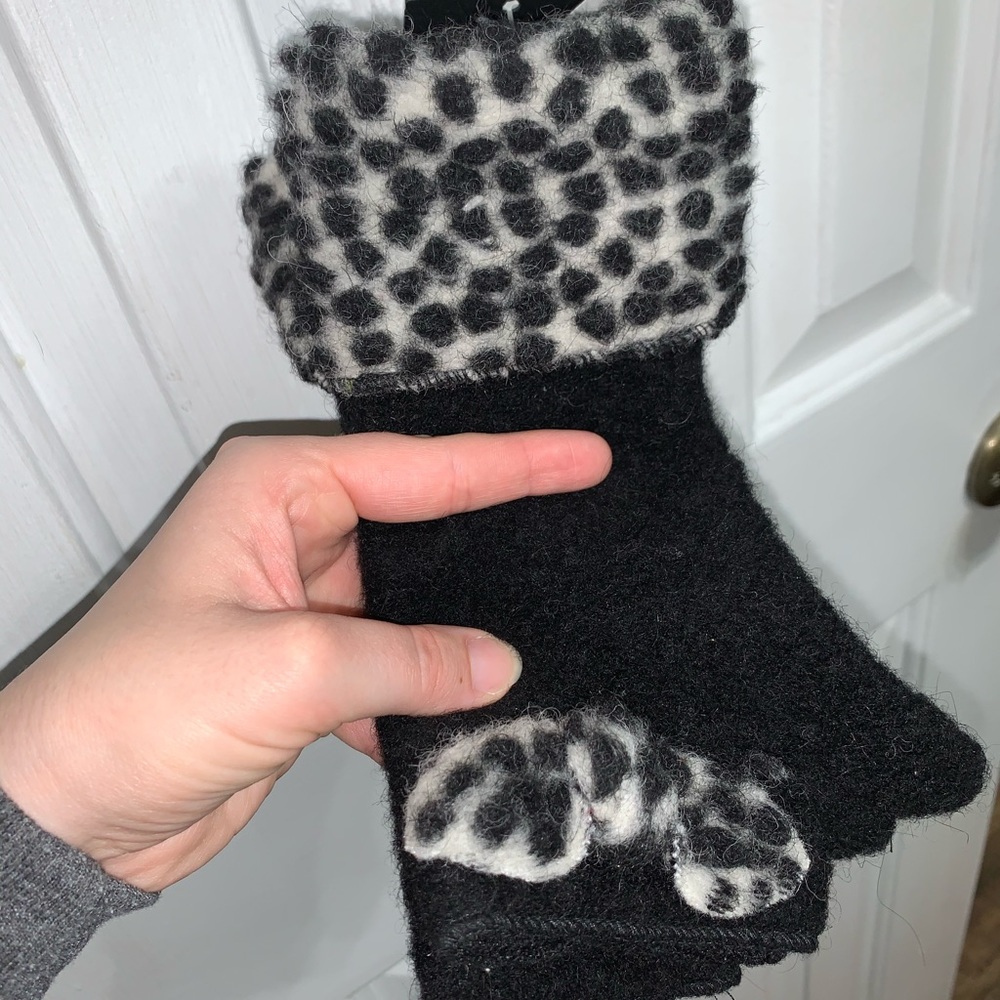 NWT Black fingerless gloves